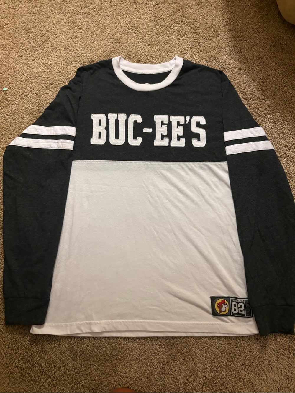 Buc-ee’s Black and White Long Sleeve Crewneck Shirt - Unisex size L